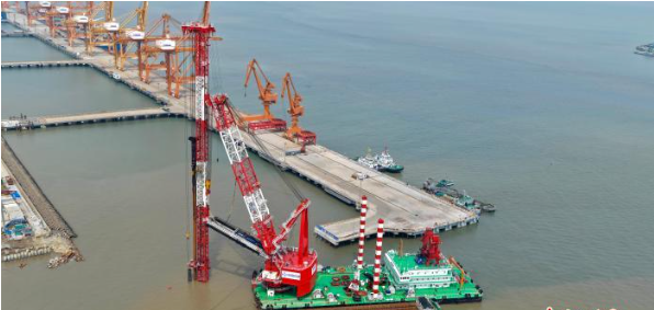 浙江（华东）深远海风电母港核心区码头进入海上施工